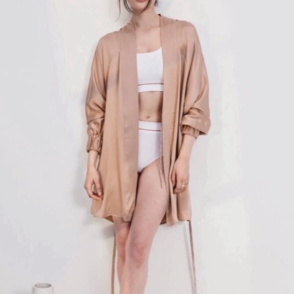 Lunya Short Washable Silk Robe (sold out color) - Picture 3 of 12